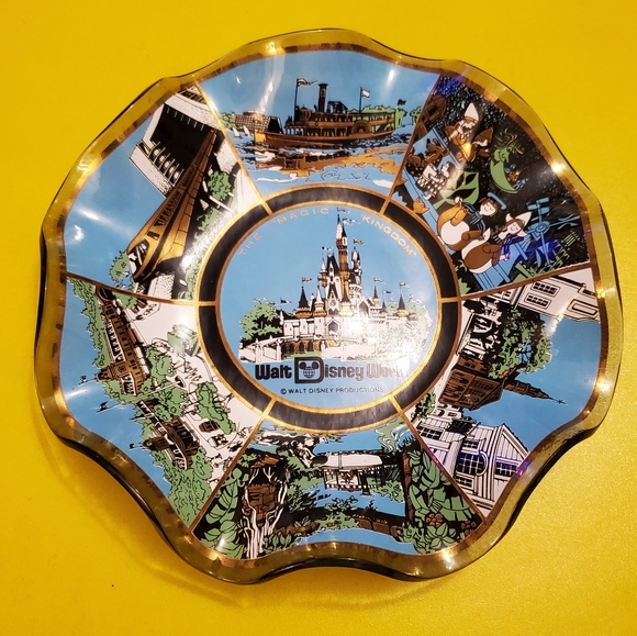 Walt Disney World Vintage 70s Magic Kingdom Scalloped Glass Souvenir Dish - Picture 2 of 10